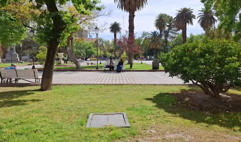 Plaza 25 de Mayo.-