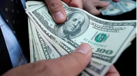 IMPACTO. El Gobierno espera que el precio del dólar no se vaya al tope más alto, si eso pasa, la devaluación sería del 23%.