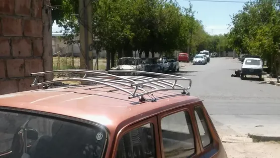 Roban un auto a 50 m del taller de la Policía