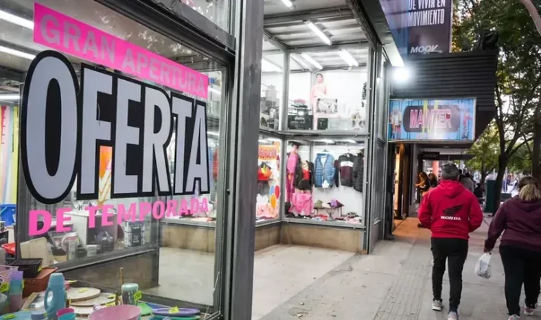 San Juan: aseguran que el aguinaldo colaboró en el aumento del 5% de la venta comercial en julio