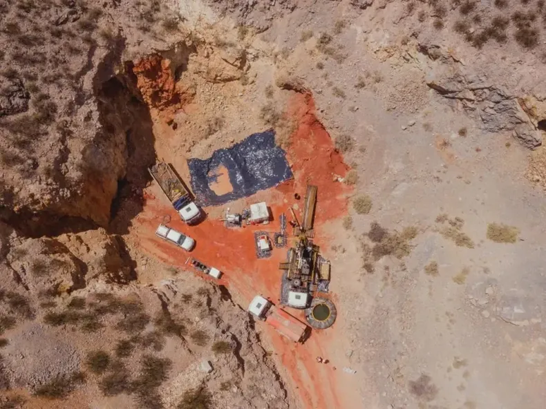 Challenger Gold reestructura su cúpula: asegura US$ 58 millones y acelera la exploración en Hualilán