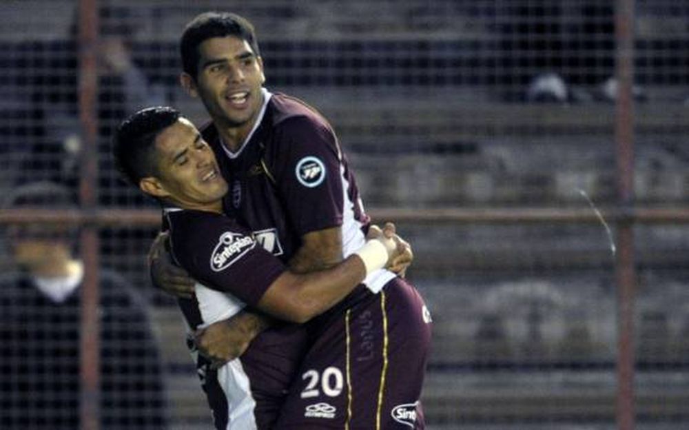 Lanús volvió a la punta