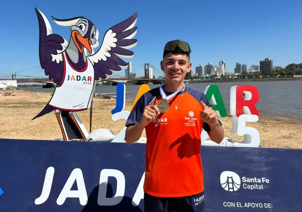 Castañeda y Aguirre se bañaron con Oro