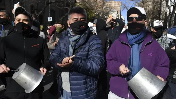 Casi 500 voces del mundo alertan que está en “riesgo” la democracia