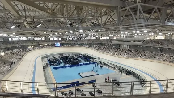 El coloso, junto a los gigantes