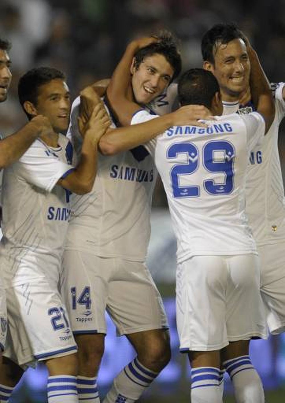 Vélez ganó y se afianza  en la cima de la tabla