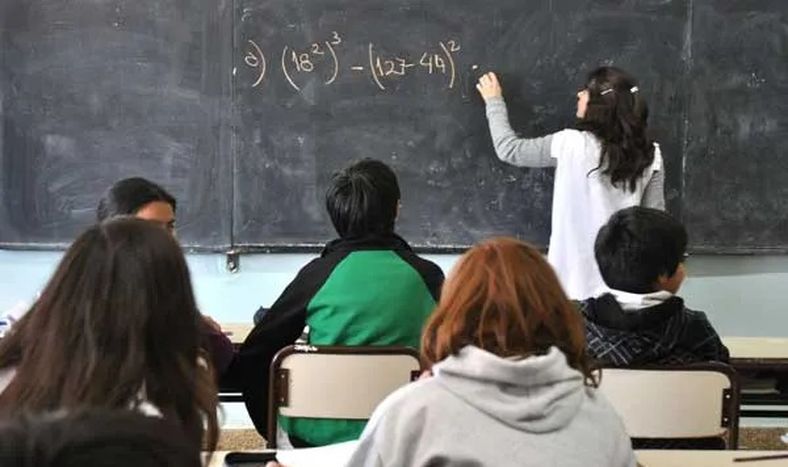 Por la puesta en vigencia de la ley de modernización laboral, los gremios docentes tuvieron que levantar el paro para este miércoles y jueves.&nbsp;