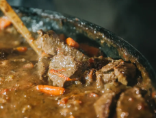 La carne de guanaco es muy elegida en la Patagonia. La carne de guanaco es muy elegida en la Patagonia.