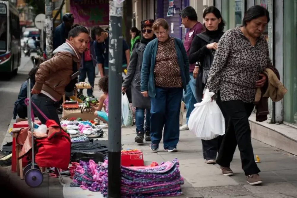 Advierten que el 64% de la población de menores ingresos son mujeres