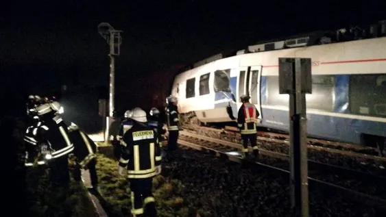 Unas 50 personas resultaron heridas en un choque de trenes en Alemania