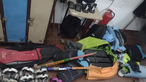 Detuvieron a dos mujeres que llevaban el bolso de arquero robado a un jugadora de UDAP