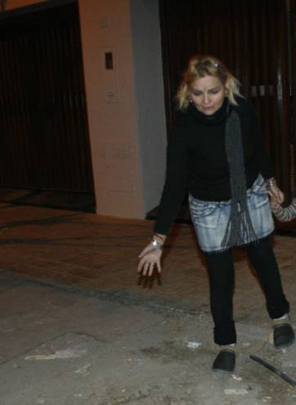 Le robaron el auto en un asalto y la manosearon