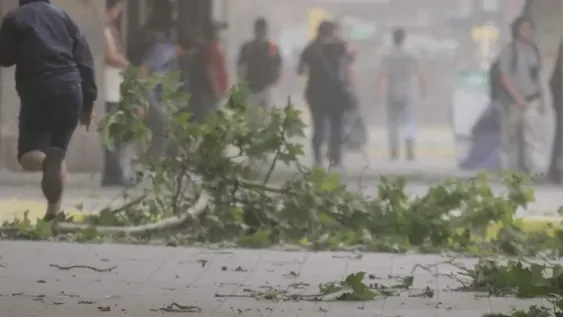 Alerta naranja por Zonda: a qué hora llega y en qué momento golpearán las ráfagas más fuertes