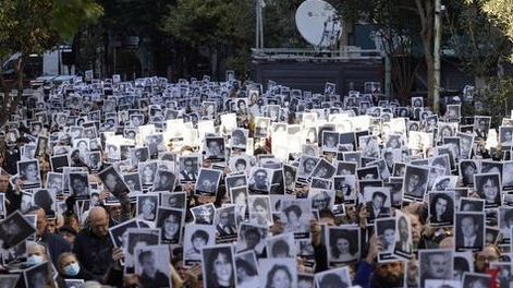 La AMIA rindió homenaje a las víctimas del atentado, a 28 años: “¿Cómo se explica tanta impunidad?”
