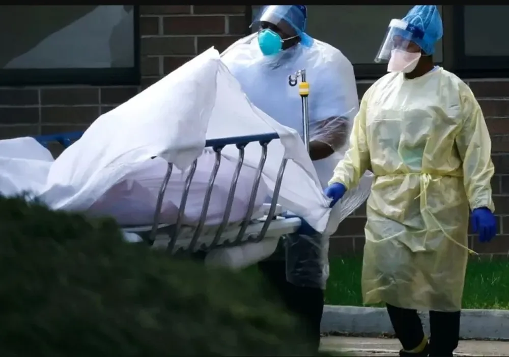 EEUU registró un nuevo y doloroso récord: más de 2.000 muertes en 24 horas