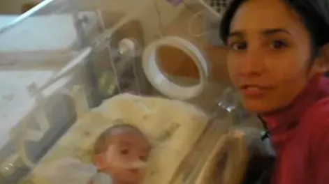 La increíble historia de la mamá que adoptó un bebé en estado terminal y sucedió un milagro