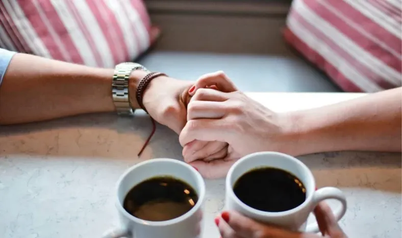 “Café terapéutico”, la iniciativa itinerante de un psicólogo sanjuanino para reflexionar sobre salud mental