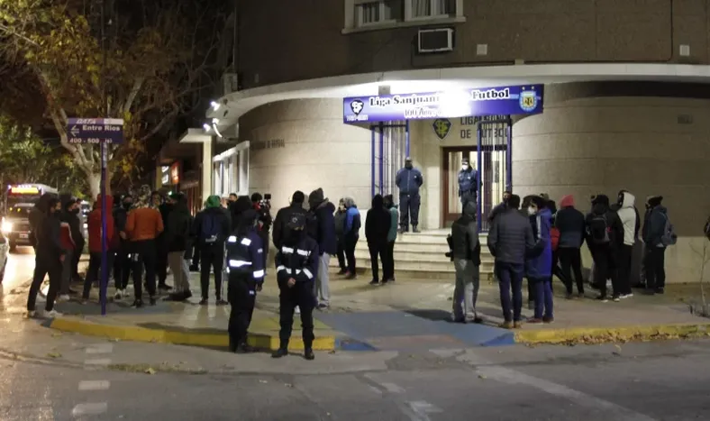 El segundo ascenso y la renuncia del Tribunal de Penas postergaron el inicio del fútbol local