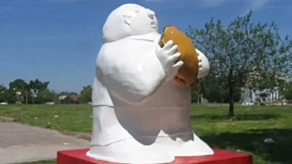 El triste final del monumento al sánguche de milanesa de Tucumán