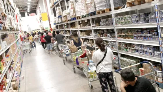 La gente se volcó al consumo ante la inquietud electoral por los precios