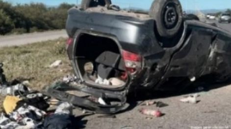 Un accidente fatal sucedió el domingo por la tarde cuando en la Autopista de las Serranías Puntanas, en San Luis, donde murió un hincha de Gimnasia y Esgrima de Mendoza y un bebé de dos meses. Ambos volvían de ver la final del Lobo en Vicente López.