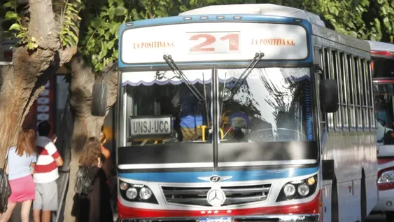 El Gobierno quiere que para junio estén los pliegos para licitar el servicio de colectivos