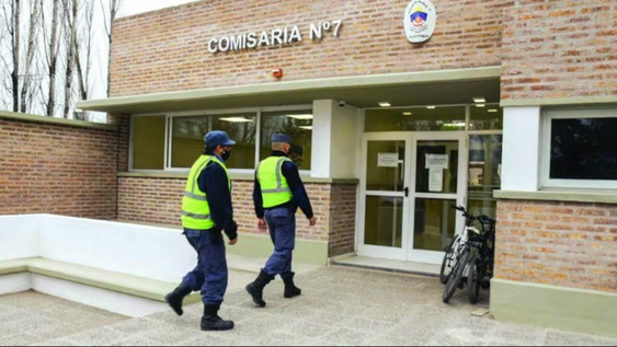 denuncian que un hombre intento ahorcar a un chico de 8 anos que se identifico como varon trans: ¿vos que sos, nene o nena?