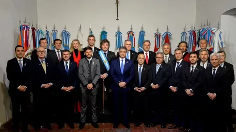 El Ejecutivo negocia con los gobernadores para empezar a pagar las cajas previsionales y bajar la tensión