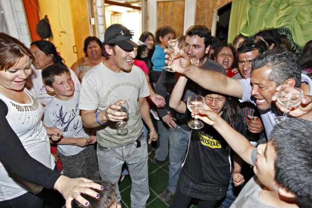 31 mineros chilenos ya duermen en casa