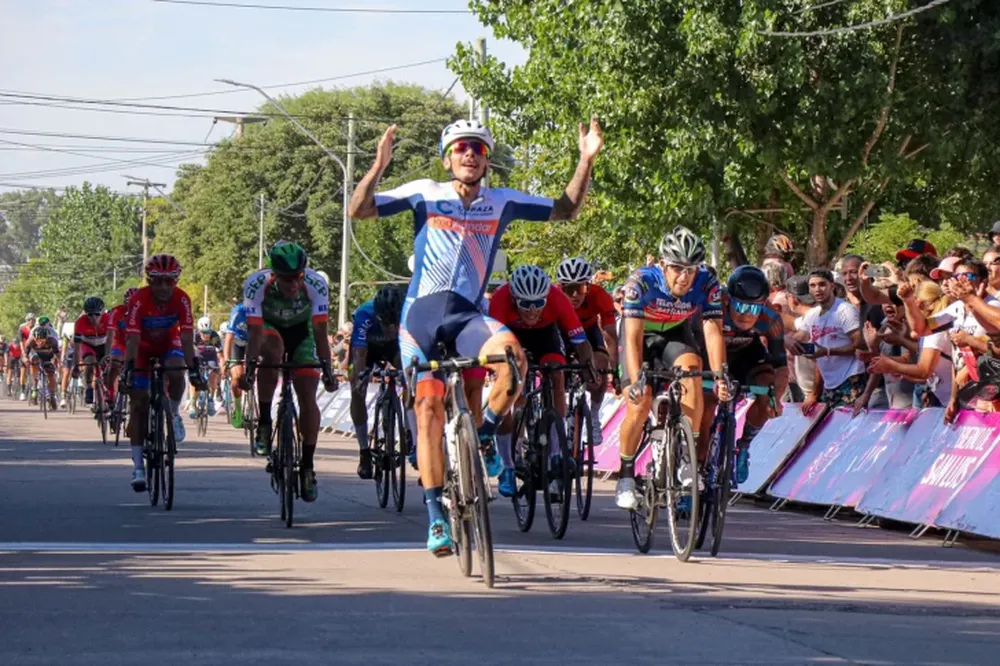 Los equipos sanjuaninos metieron cuatro ciclistas en el top 10 de la etapa inicial