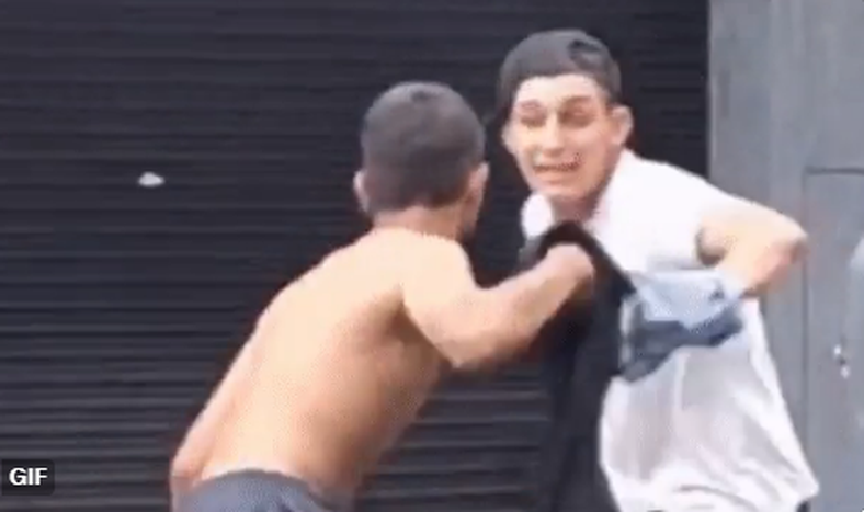 [VIDEO] Violenta pelea con cuchillos en un barrio porteño