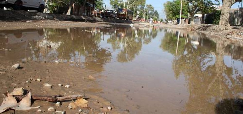 Otra vez un caño de agua se rompió en la Libertador