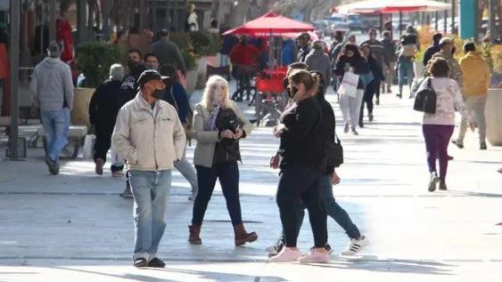 Inició la Fase 3: intenso movimiento en el centro y cafés con buena cantidad de clientes