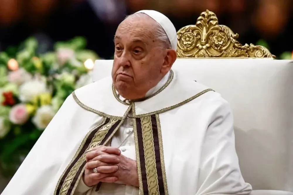 El papa Francisco pasó una noche tranquila tras ser diagnosticado con neumonía bilateral