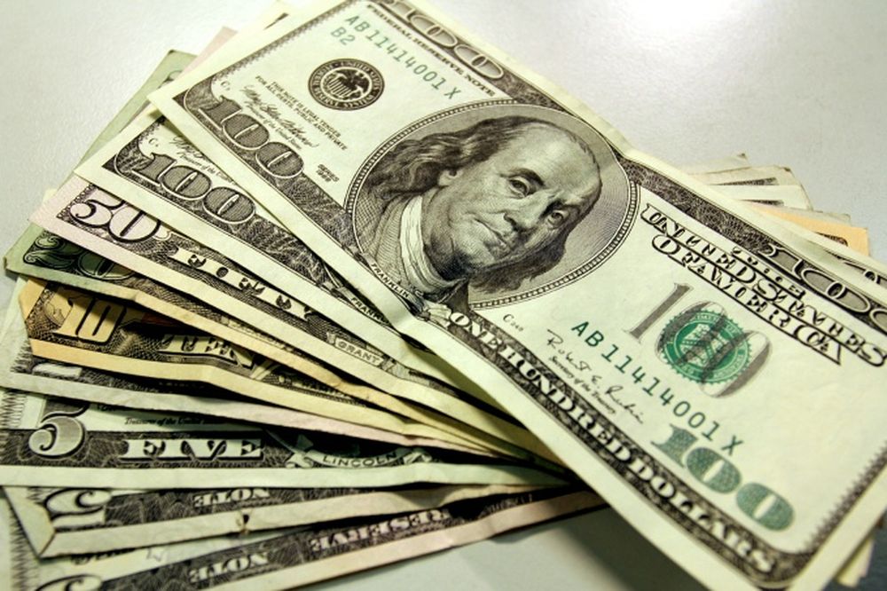 El dólar subió a $37,88 tras una menor renovación de Leliq