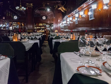 Uno de los restaurantes más emblemáticos de la City porteña se declaró a la quiebra. Tenía más de un siglo de historia. Uno de los restaurantes más emblemáticos de la City porteña se declaró a la quiebra. Tenía más de un siglo de historia.