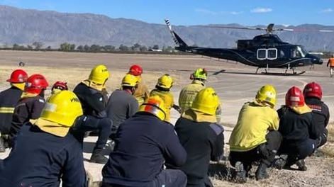 alerta maxima en valle fertil: perdieron contacto con un helicoptero que transportaba a 6 pasajeros