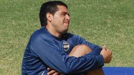 Riquelme se sumó al grupo y será titular ante Banfield