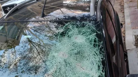 [VIDEO] Imputaron a un hombre que atacó con un hacha al automóvil de una mujer