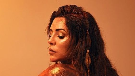 ¡Toda tatuadita! Cande Tinelli mostró su escultural cuerpo y casi la censuran