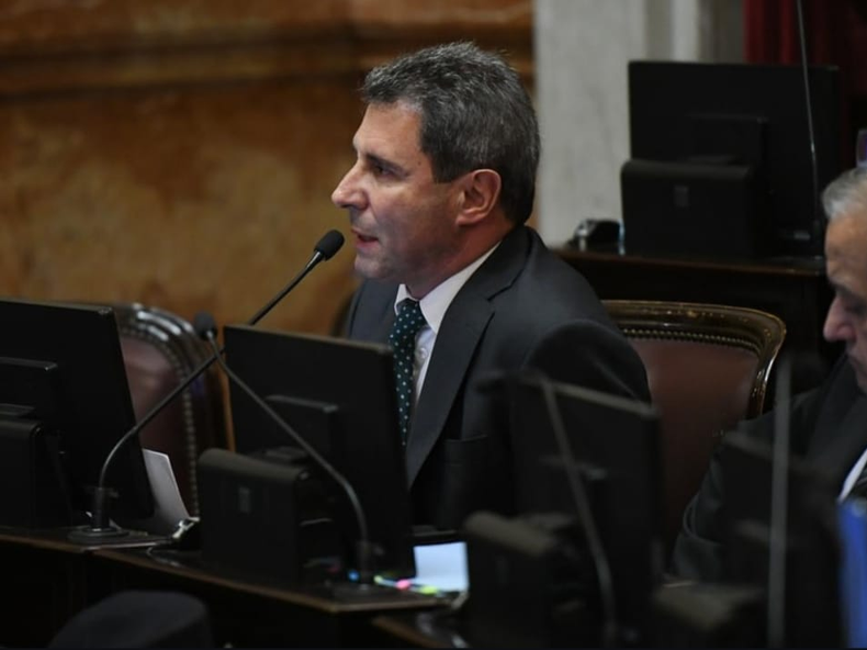 Los votos sanjuaninos a la aclaratoria a Glaciares: Uñac y Olivera, a favor; Giménez, en contra Los votos sanjuaninos a la aclaratoria a Glaciares: Uñac y Olivera, a favor; Giménez, en contra