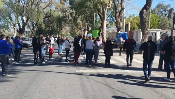 Familiares de guardias reclamaron en el Penal
