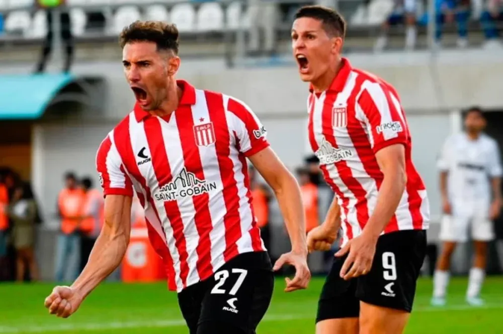 Estudiantes venció 2-1 a Platense sobre el final y se quedó con el Trofeo de Campeones