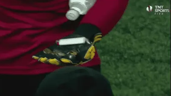 Lo agredieron con monedas en pleno partido y embolsó 1.700 pesos chilenos