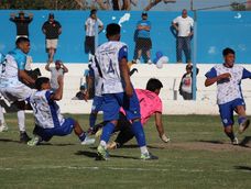 Adentro. El capitán Ema Castillo fue a buscar y abrió el marcador. Después, Albardón resolvería su victoria con el segundo gol ante Tupungato.