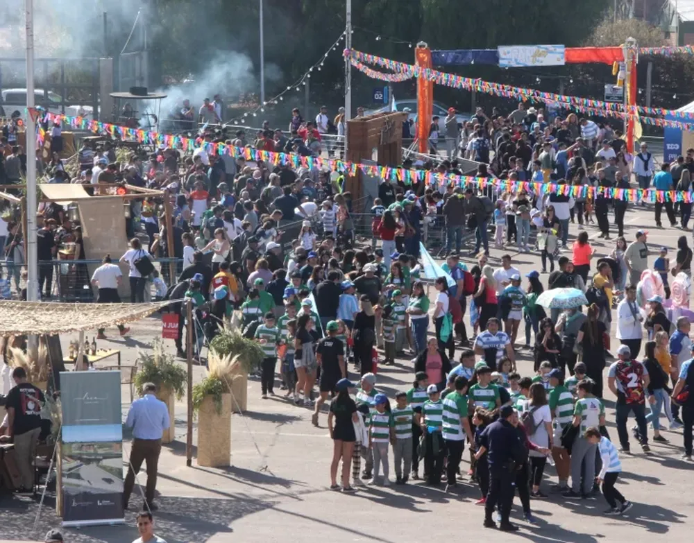 La fan fest, con juegos, regalos y selfies