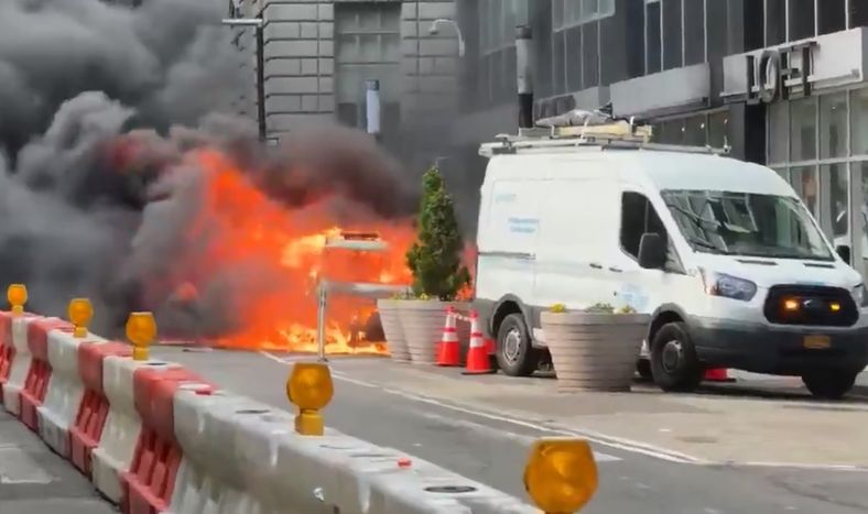 Impactante explosión de un auto generó pánico en Manhattan: mirá el video