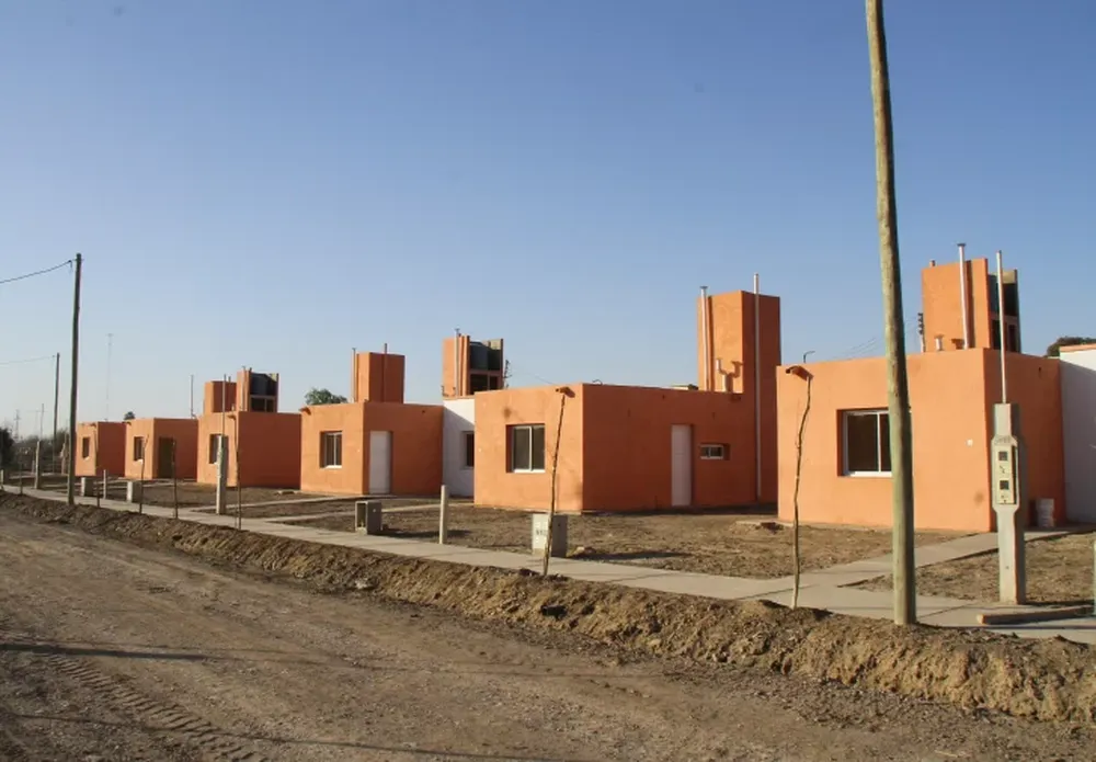 El Gobierno se opone a quedarse sin el manejo de fondos para construir casas