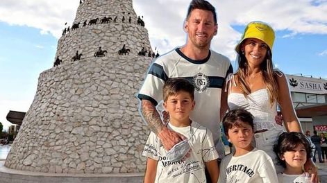 Los desopilantes memes de Messi visitando San Juan