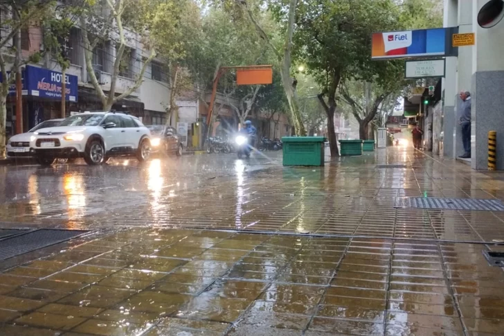 El verano comienza a despedirse: en medio de un alerta por tormentas, bajará 10°C la temperatura en San Juan